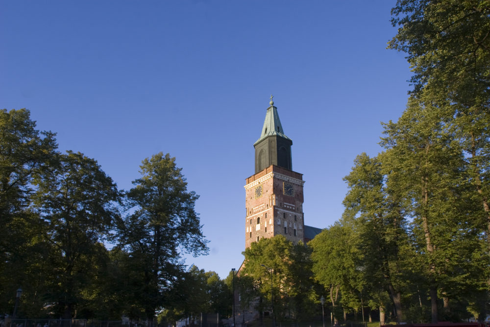 60 vuotta täyttävän arkkipiispa Tapio Luoman muotokuva paljastettiin  Turussa - Seurakuntalainen