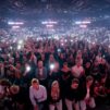 Kuva Tampereen Nokia Areenan yleisömassasta Glow Festivaleilla.